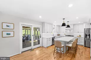 811 Follin Farm Ln, Great Falls, VA 22066 - Photo 5