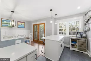 9118 Galbreth Ct, Springfield, VA 22153 - Photo 11