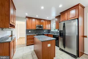 6526 Greenview Ln, Springfield, VA 22152 - Photo 21