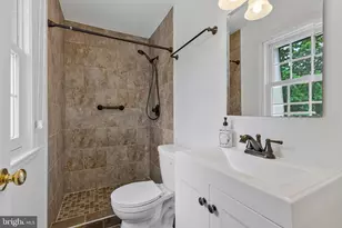309 Center St N, Vienna, VA 22180 - Photo 25