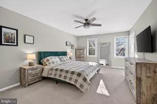 11922 Holly Spring Dr, Great Falls, VA 22066 - Photo 23