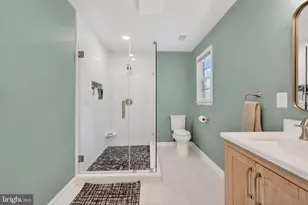 11922 Holly Spring Dr, Great Falls, VA 22066 - Photo 25