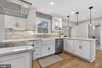 11922 Holly Spring Drive, Great Falls, VA 22066 - Photo 15