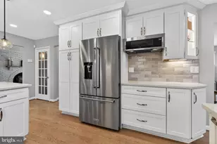 11922 Holly Spring Dr, Great Falls, VA 22066 - Photo 17