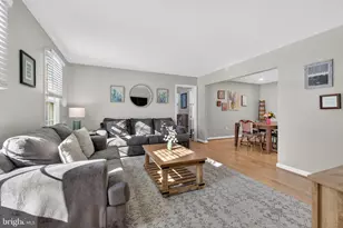 11922 Holly Spring Dr, Great Falls, VA 22066 - Photo 7