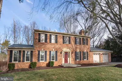 11922 Holly Spring Drive, Great Falls, VA 22066 - Photo 3