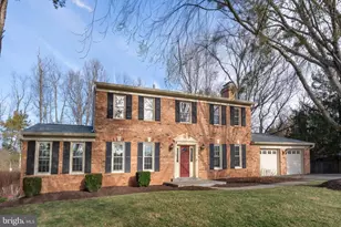 11922 Holly Spring Dr, Great Falls, VA 22066 - Photo 3