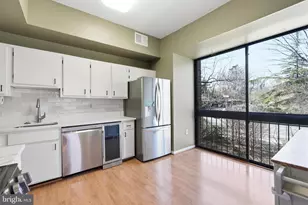 11566 Rolling Green Ct, Reston, VA 20191 - Photo 9