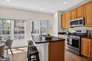 8842 Mansion View Ct, Vienna, VA 22182 - Photo 9