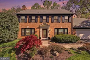 9708 Spring Ridge Ln, Vienna, VA 22182 - Photo 3