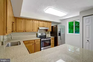 9227 Sheffield Hunt Ct, Lorton, VA 22079 - Photo 13