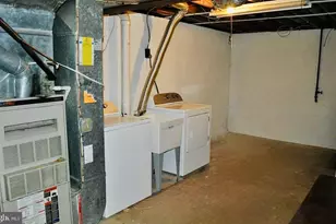 3810 Lynn Regis Ct, Fairfax, VA 22031 - Photo 27