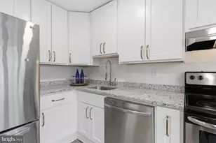 13707 Autumn Vale Ct, Chantilly, VA 20151 - Photo 3