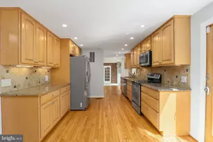 10802 Oldfield Dr, Reston, VA 20191 - Photo 15