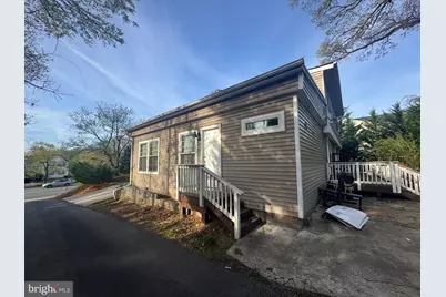 9036 Lee Highway, Fairfax, VA 22031 - Photo 3