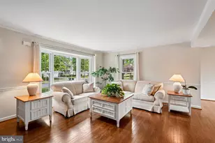 13907 Quietway Ct, Chantilly, VA 20151 - Photo 9
