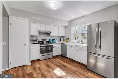 10125 Sassafras Woods Court, Burke, VA 22015 - Photo 7