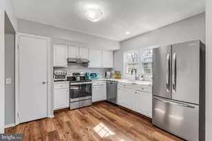 10125 Sassafras Woods Ct, Burke, VA 22015 - Photo 7