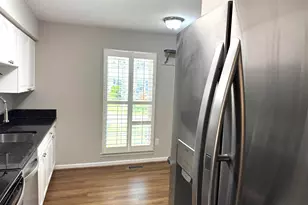 10542 Reed's Landing Cir, Burke, VA 22015 - Photo 3