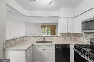 12915 Alton Square, Herndon, VA 20170 - Photo 5