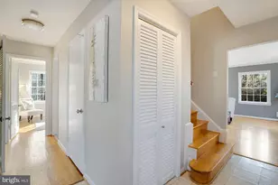 9129 Leghorn Pl, Fairfax, VA 22031 - Photo 5