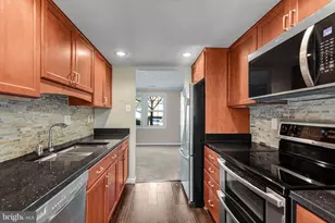 8339 Bark Tree Ct, Springfield, VA 22153 - Photo 5