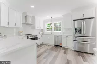 9617 Woodedge Dr, Burke, VA 22015 - Photo 15