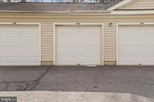 8065 Nicosh Cir Ln, Falls Church, VA 22042 - Photo 33