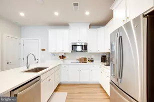 4614 Olivine Dr, Chantilly, VA 20151 - Photo 11