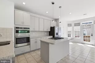 7819 Locust Leaf Ln, Alexandria, VA 22315 - Photo 13