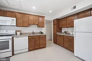 1659 Parkcrest Cir, Reston, VA 20190 - Photo 19