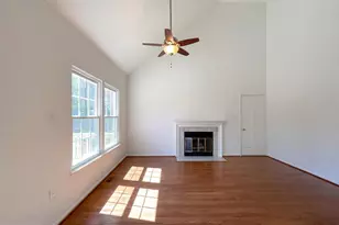 13907 Castle Ct, Chantilly, VA 20151 - Photo 3