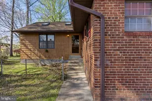 3614 Crest Dr, Annandale, VA 22003 - Photo 3