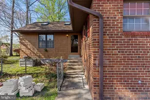 3614 Crest Dr, Annandale, VA 22003 - Photo 3