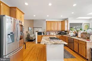 7616 Seabrook Ln, Springfield, VA 22153 - Photo 9
