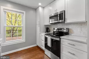 8555 Dellway Ln, Vienna, VA 22180 - Photo 9