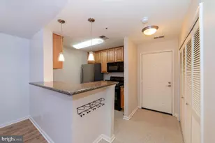 3176 Summit Square Dr, Oakton, VA 22124 - Photo 15