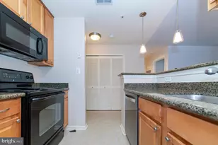 3176 Summit Square Dr, Oakton, VA 22124 - Photo 19