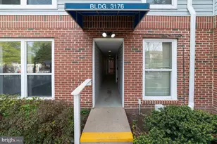 3176 Summit Square Dr, Oakton, VA 22124 - Photo 7