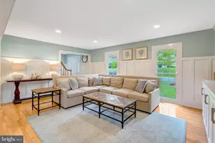 10719 Oakenshaw Ct, Burke, VA 22015 - Photo 9