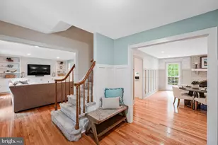 10719 Oakenshaw Ct, Burke, VA 22015 - Photo 3
