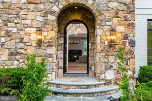 6704 Lupine Ln, McLean, VA 22101 - Photo 3