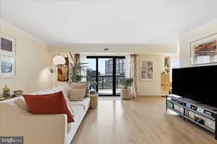 8360 Greensboro Dr, McLean, VA 22102 - Photo 3