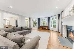 7814 Crownhurst Ct, McLean, VA 22102 - Photo 7