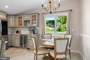 7113 Carol Ln, Falls Church, VA 22042 - Photo 9