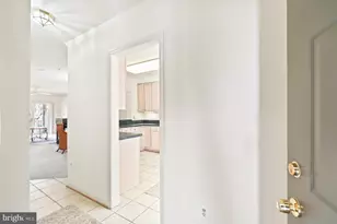 8856 Ashgrove House Ln, Vienna, VA 22182 - Photo 3