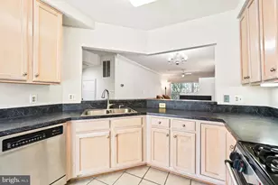 8856 Ashgrove House Ln, Vienna, VA 22182 - Photo 7