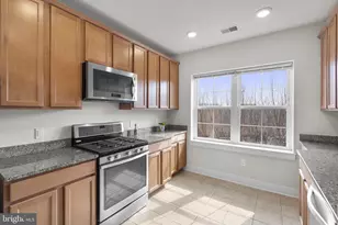 9521 Bastille St, Fairfax, VA 22031 - Photo 13