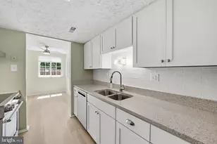 5574 Caithness Ct, Fairfax, VA 22032 - Photo 9