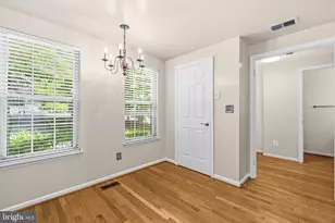 8931 Park Forest Dr, Springfield, VA 22152 - Photo 9